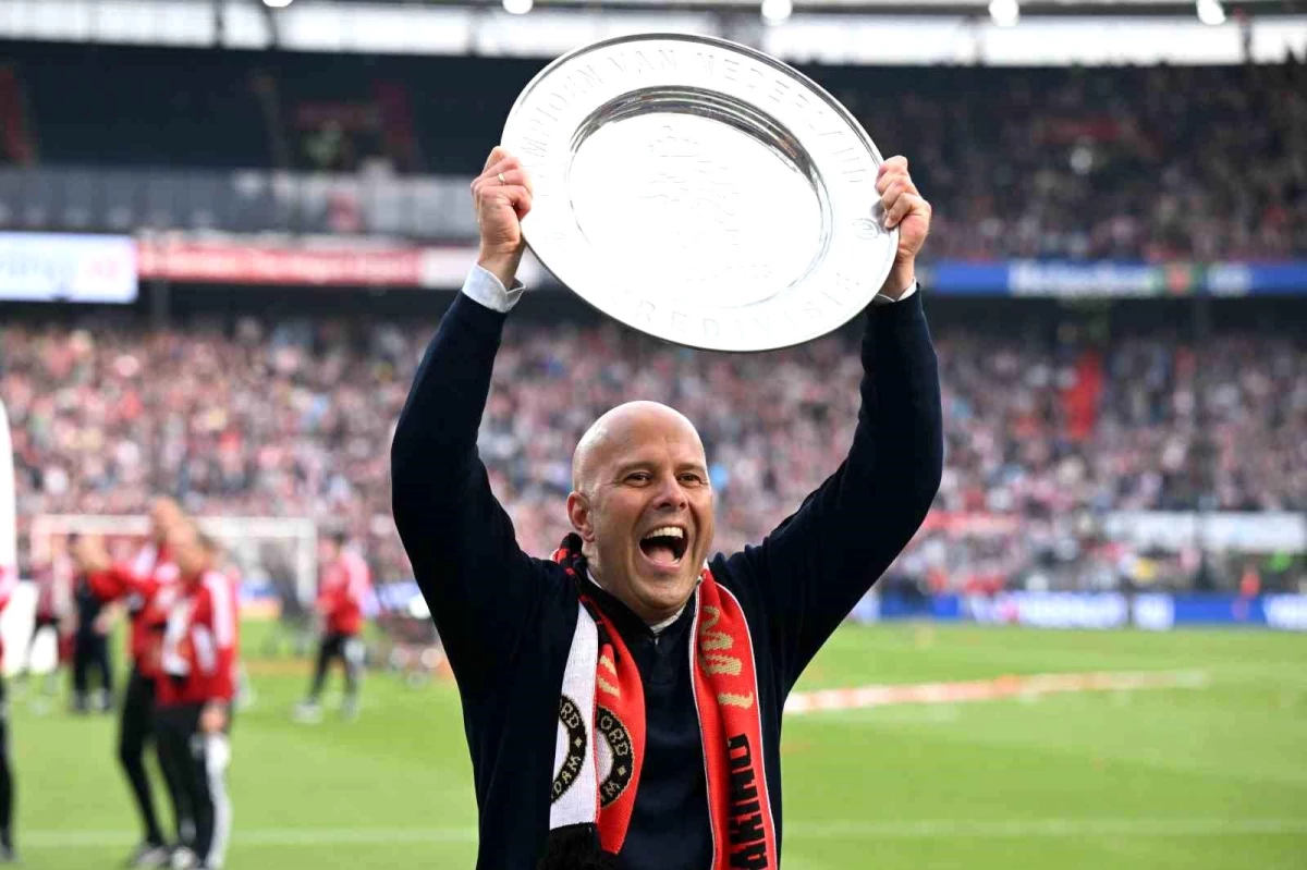 Feyenoord, Arne Slot\'un sözleşmesini 2026 yılına kadar uzattı
