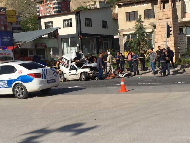 Freni patlayan tır kırmızı ışıkta bekleyen araçların arasına daldı Freni patlayan tır kırmızı ışıkta bekleyen araçların arasına daldı