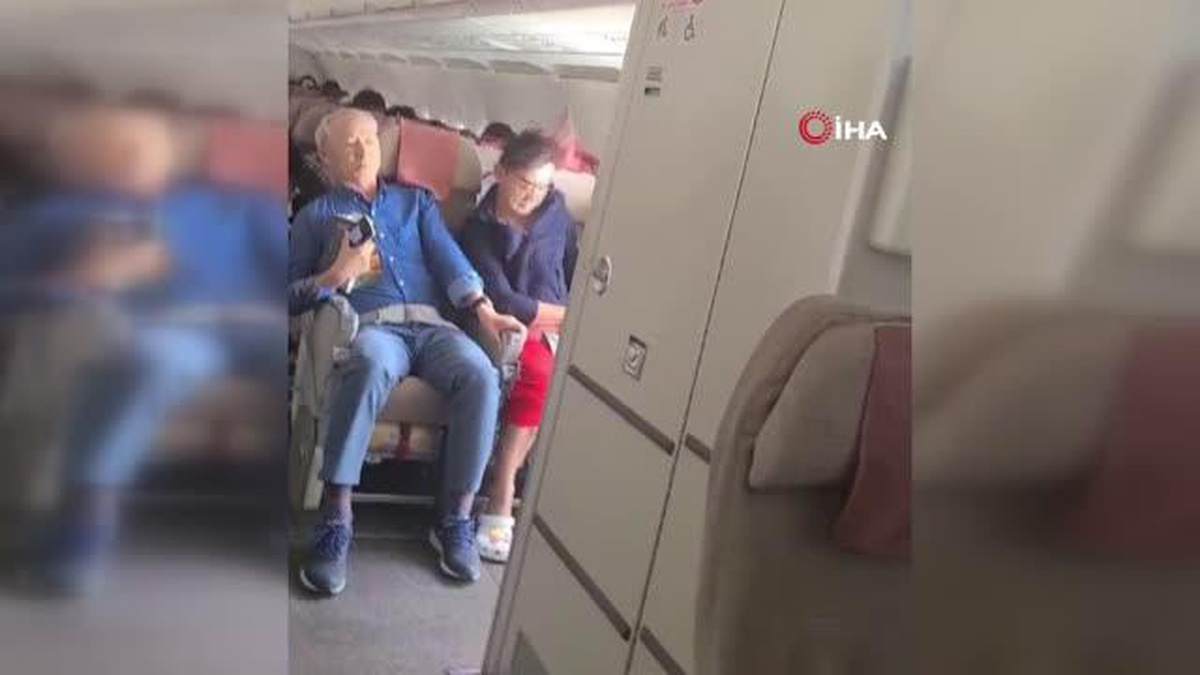 Güney Kore\'de uçuş sırasında kapıyı açan yolcu gözaltına alındı