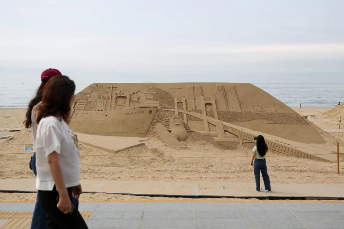 Güney Kore\'nin Busan Kenti Kumdan Heykellerle Süslendi