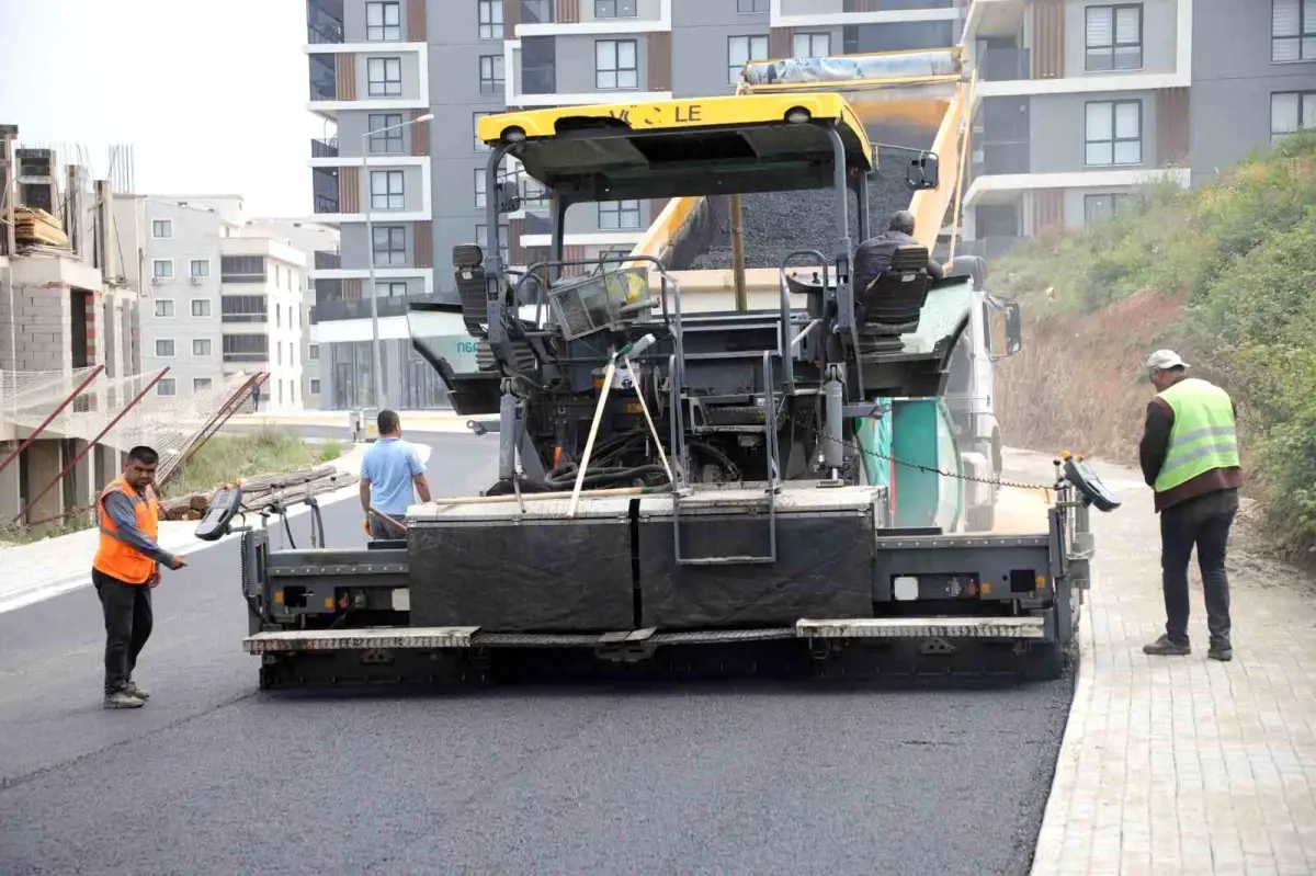 Gemlik Belediyesi Yol Yapım Çalışmalarına Devam Ediyor