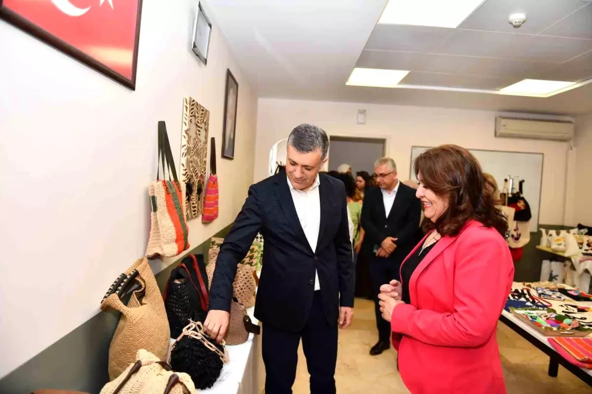 Kadınların ürettiği el emeği ürünler sergilendi