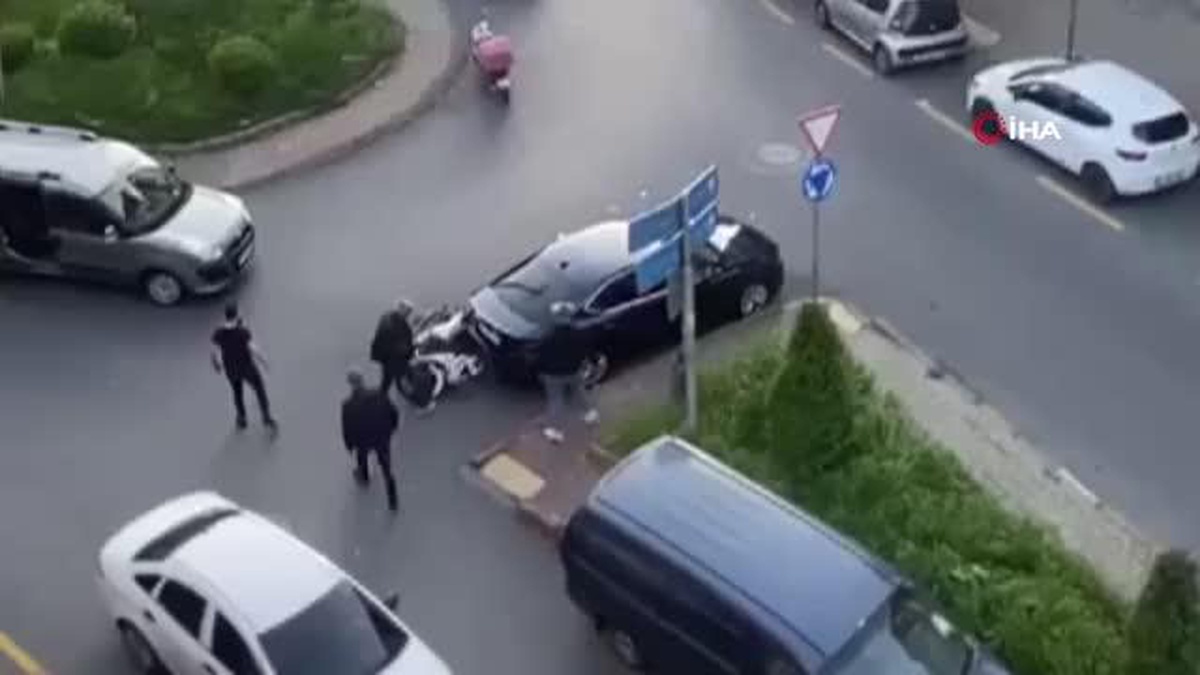 Kağıthane\'de motosikletlilerin yol kavgasında ortalık birbirine girdi
