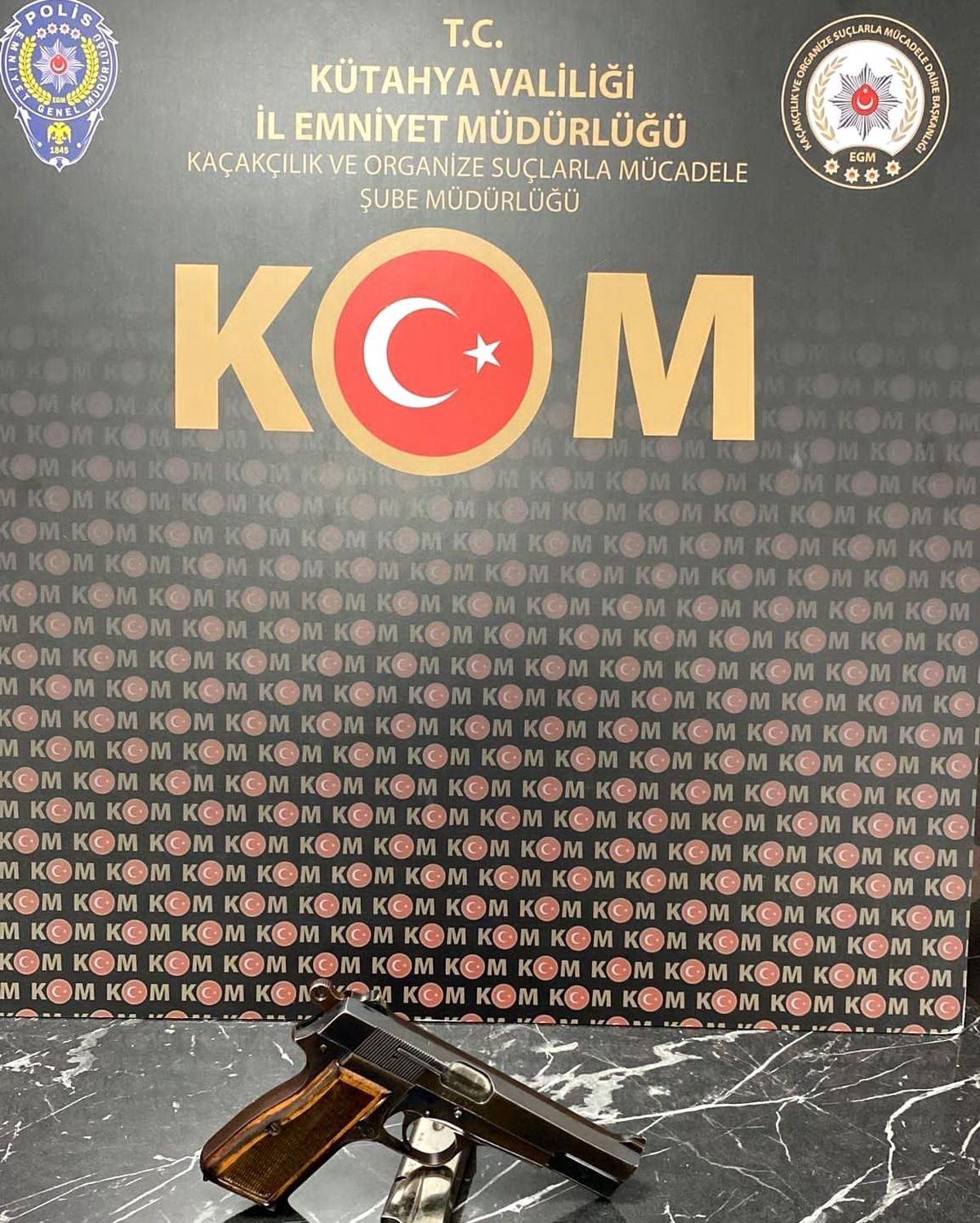Kütahya\'da Ruhsatsız Tabanca Ele Geçirildi