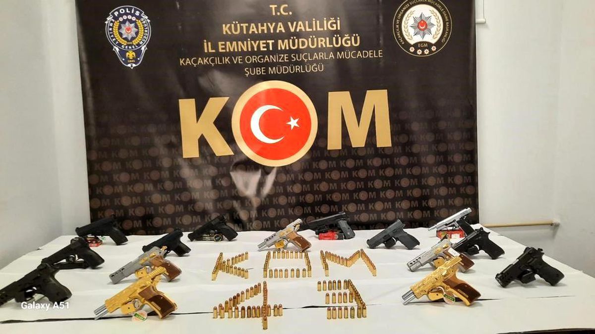 Kütahya\'da Yasa Dışı Silah Ticareti Operasyonu: 7 Gözaltı