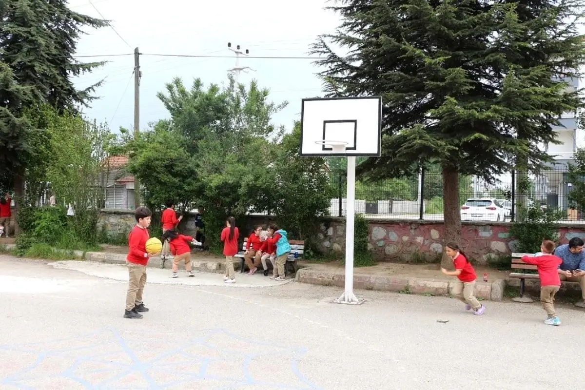 Lise öğrencilerin ürettiği spor aletleri okullara verildi