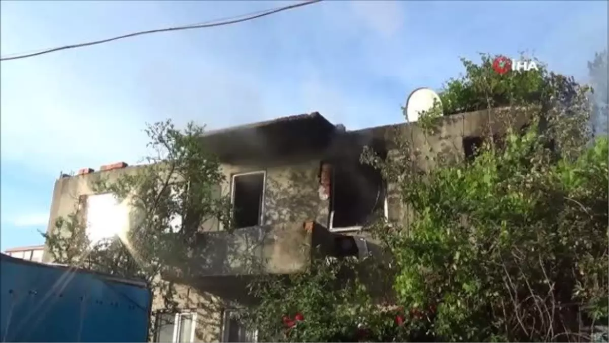 Muratlı'da yanan ev kullanılamaz hale geldi