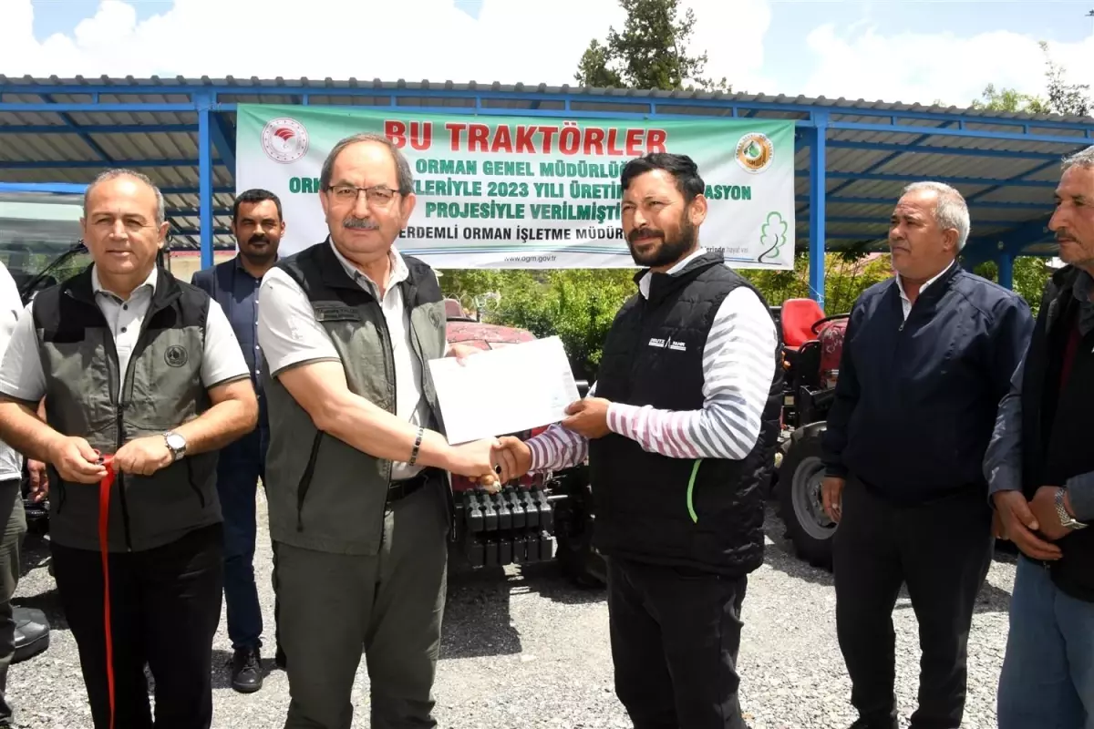 Mersin\'de ORKÖY desteği ile 5 çiftçiye traktör teslimi yapıldı