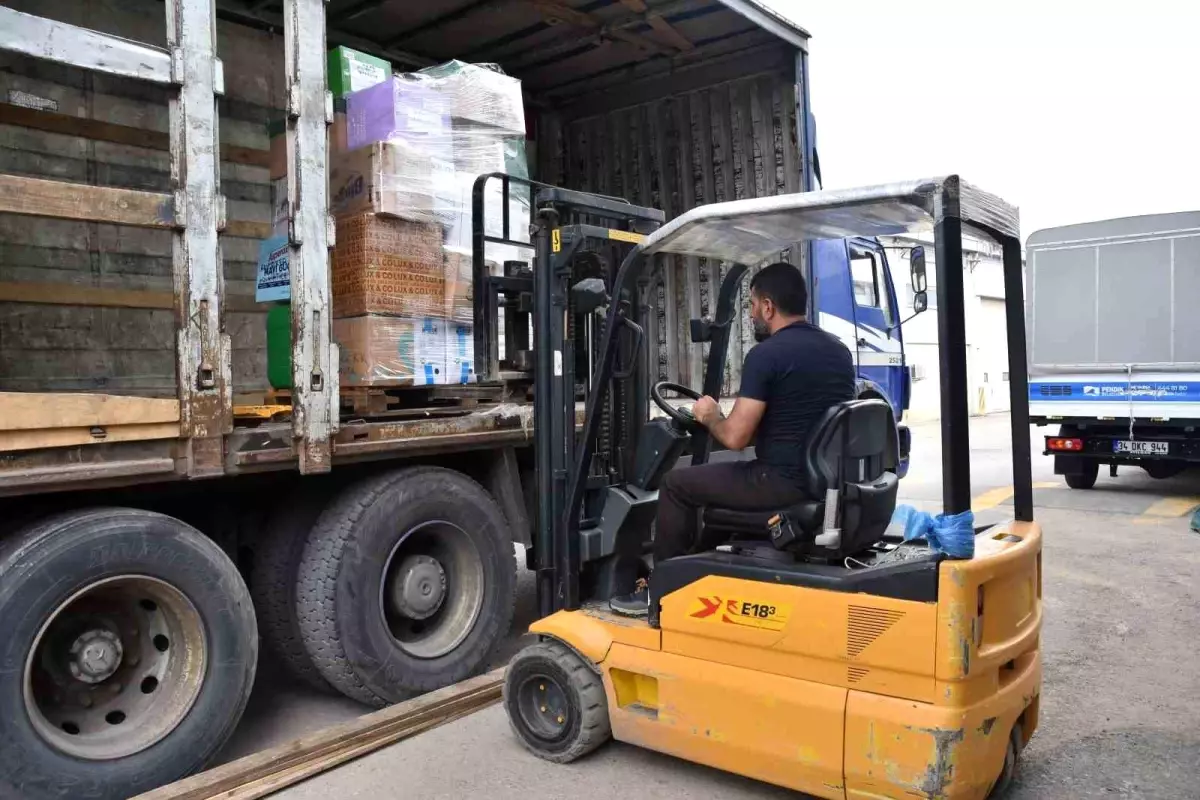 Pendik Belediyesi, deprem bölgesine yardımlarına devam ediyor