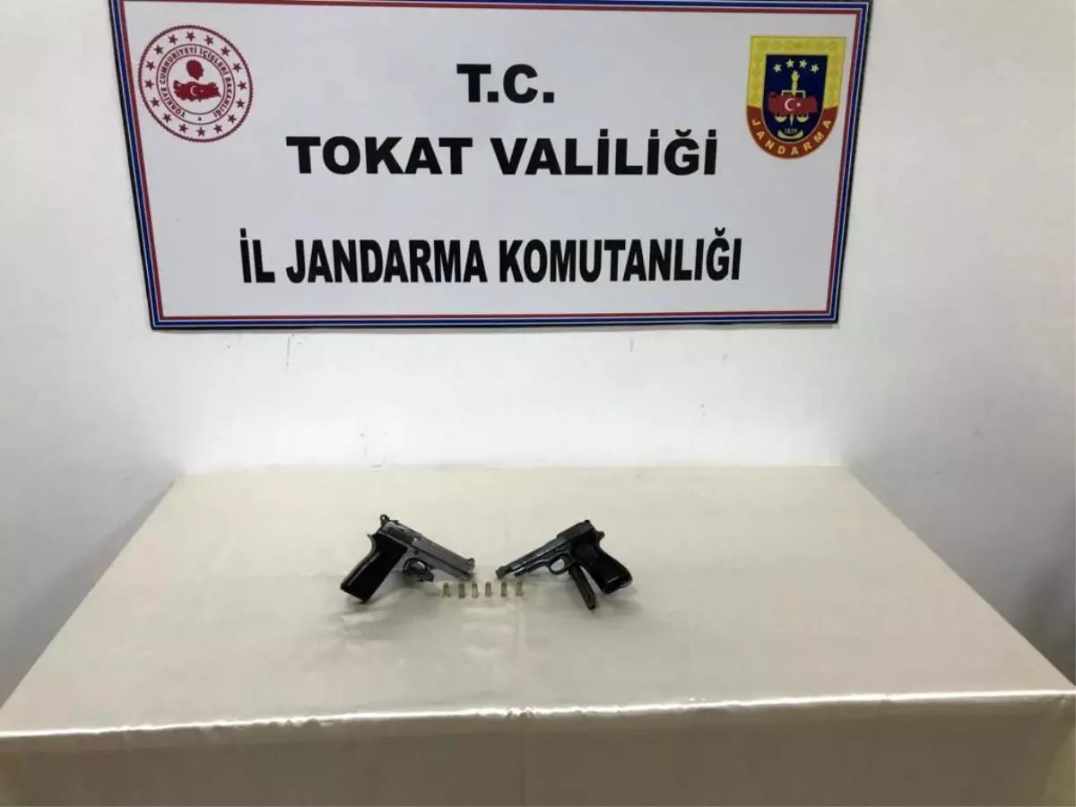 Kaçak Tabancalar Piyasaya Sürülmeden Jandarma Tarafından Yakalandı