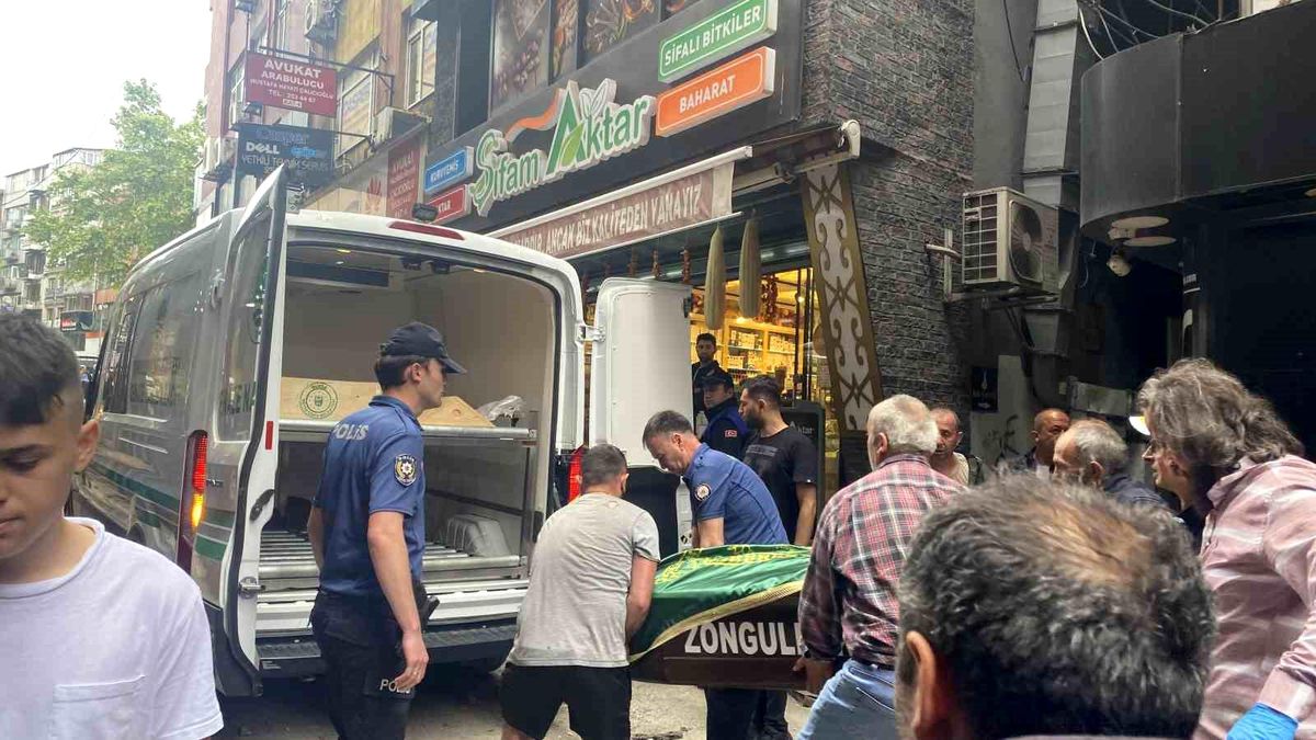 Şakalaşırken silahıyla kendini vuran şahıs hayatını kaybetti