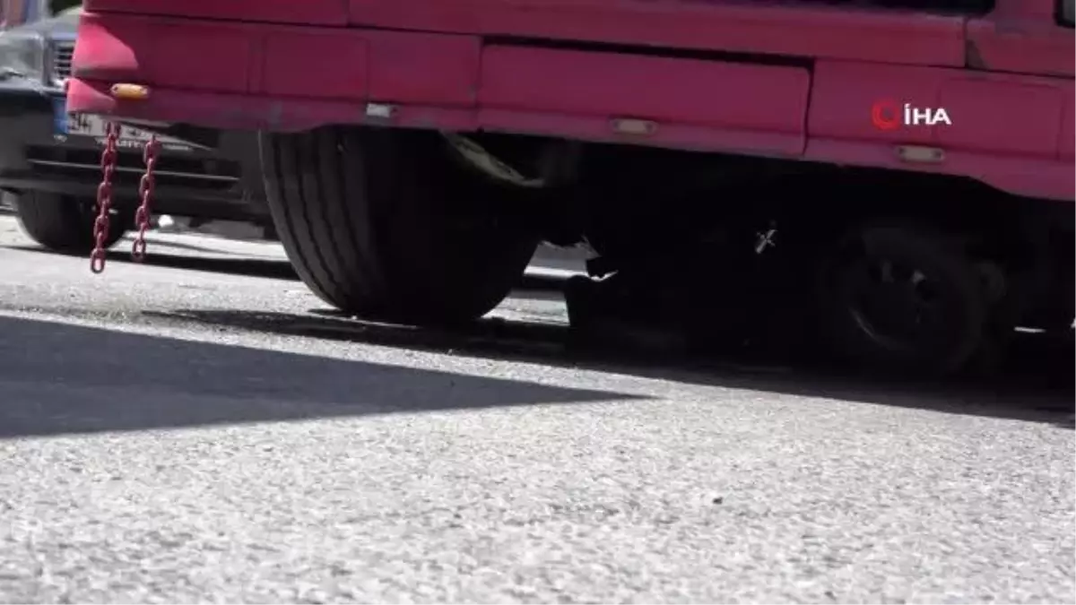 Sancaktepe\'de Engelli Vatandaş Kamyonun Altında Kaldı