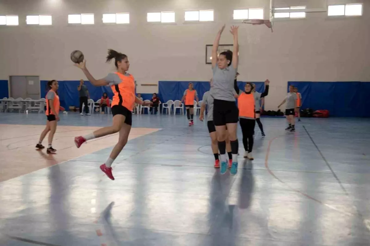 Seyhan Belediyesi Hentbol Şenliği Sona Erdi