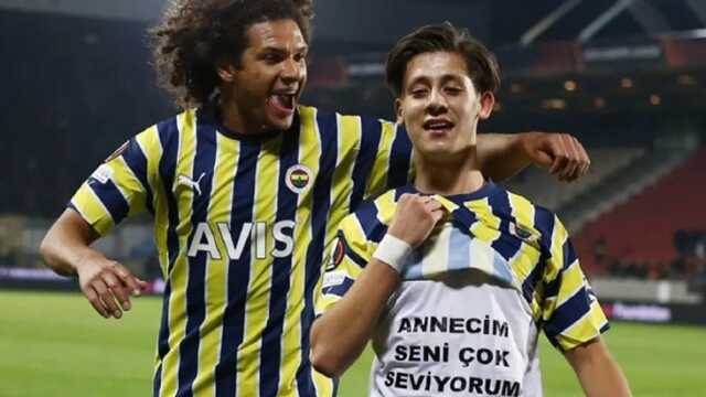Son Dakika: Fenerbahçe, Arda Güler'in sözleşmesinin 2025 yılına kadar uzatıldığını açıkladı. Son Dakika: Fenerbahçe, Arda Güler'in sözleşmesinin 2025 yılına kadar uzatıldığını açıkladı.
