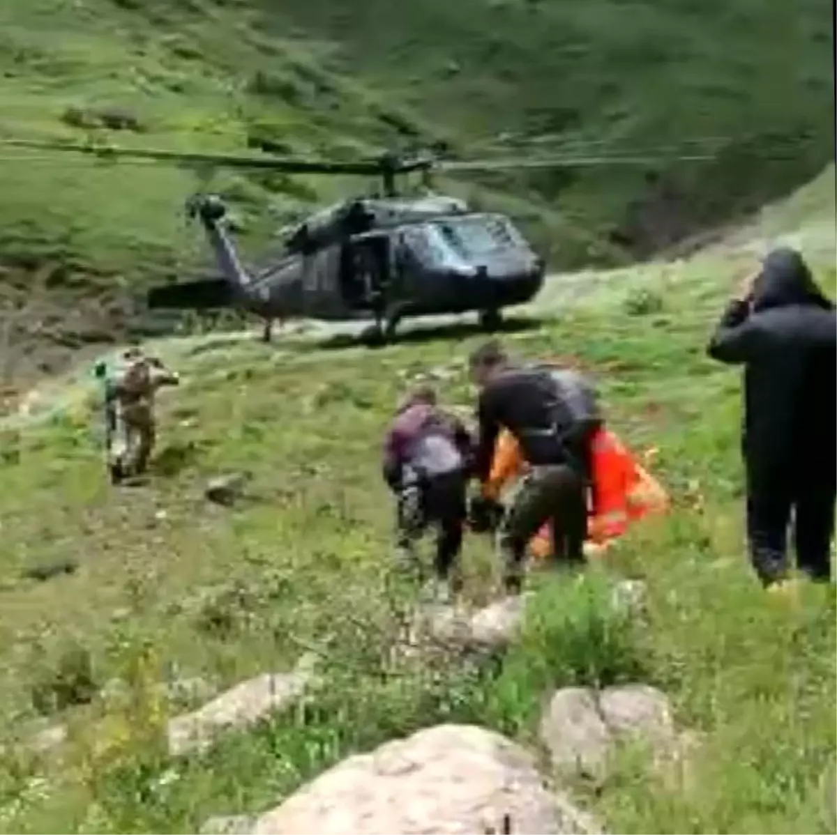 Tunceli\'de mantar toplarken kaybolan vatandaşlar, dron ve askeri helikopterle bulundu