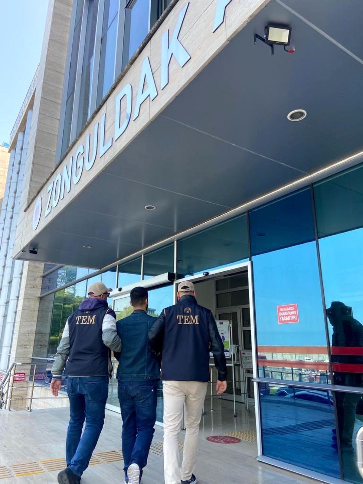 Zonguldak\'ta DEAŞ\'a finans sağlayan dernek hesabına para yardımında bulunduğu tespit edilen şüpheli yakalandı