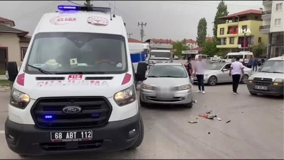 Aksaray\'da otomobil ile motosiklet çarpıştı: 2 yaralı