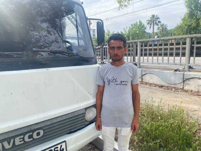 Antalya'da trafikte yol vermeme kavgası Antalya'da trafikte yol vermeme kavgası