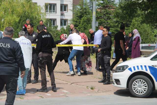 Balkondan düşen çocuğunu kurtarmaya çalışan anne ve 2 çocuğu hayatını kaybetti Balkondan düşen çocuğunu kurtarmaya çalışan anne ve 2 çocuğu hayatını kaybetti