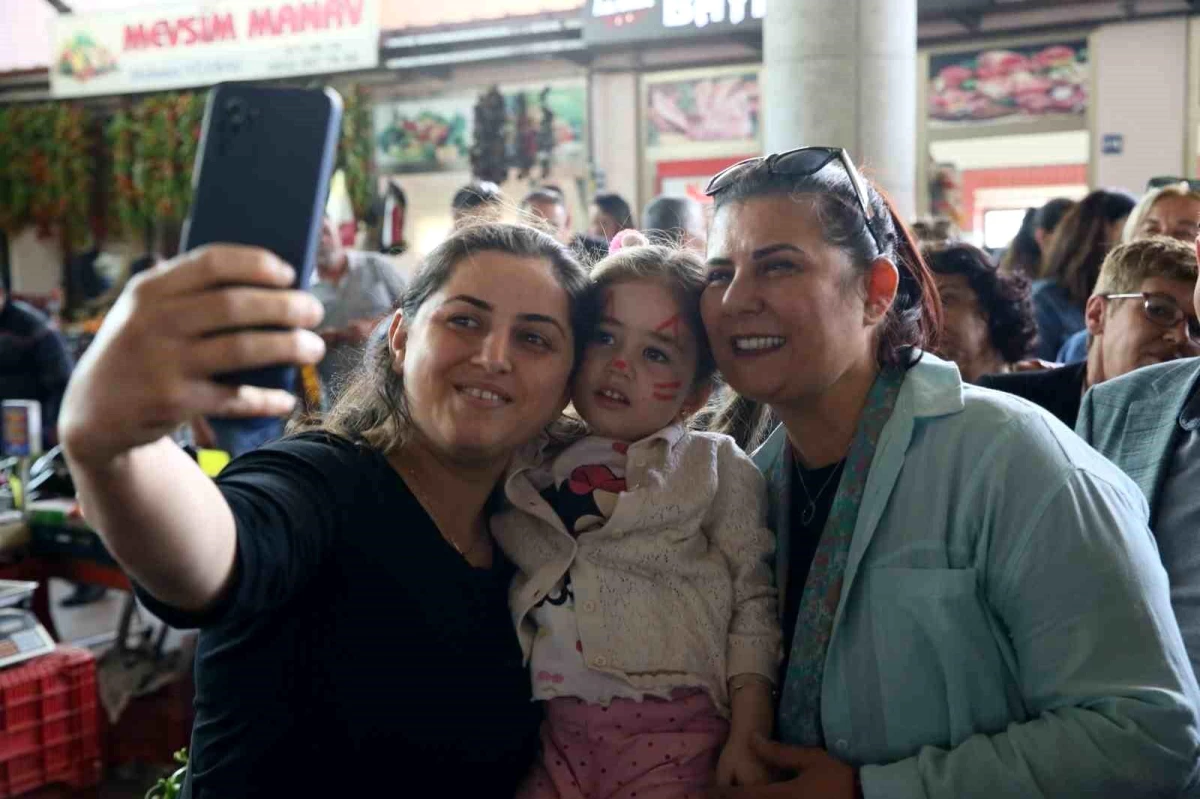 Başkan Çerçioğlu Kuyucak pazarında vatandaşlarla buluştu