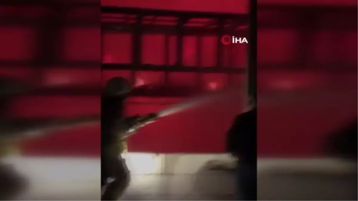 Beyoğlu\'nda 2 Katlı Gece Kulübünde Korkutan Yangın