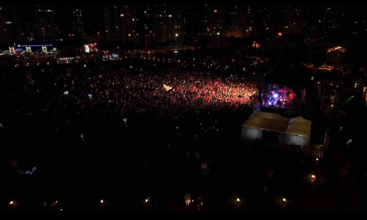 Kayseri\'de Ahmet Şafak Gençlik Konseri yoğun ilgi gördü
