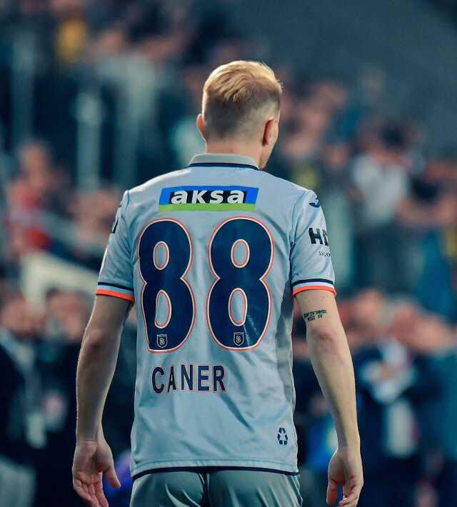 Caner Erkin yeni saç rengiyle sosyal medyanın diline düştü! Herkes aynı yorumu yapıyor