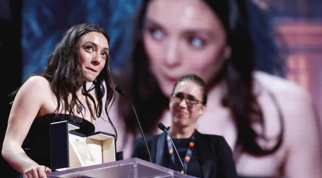 Cannes'te 'En İyi Kadın Oyuncu' ödülü aldığını duyan Merve Dizdar'ın şaşkınlığı kameralara yansıdı
