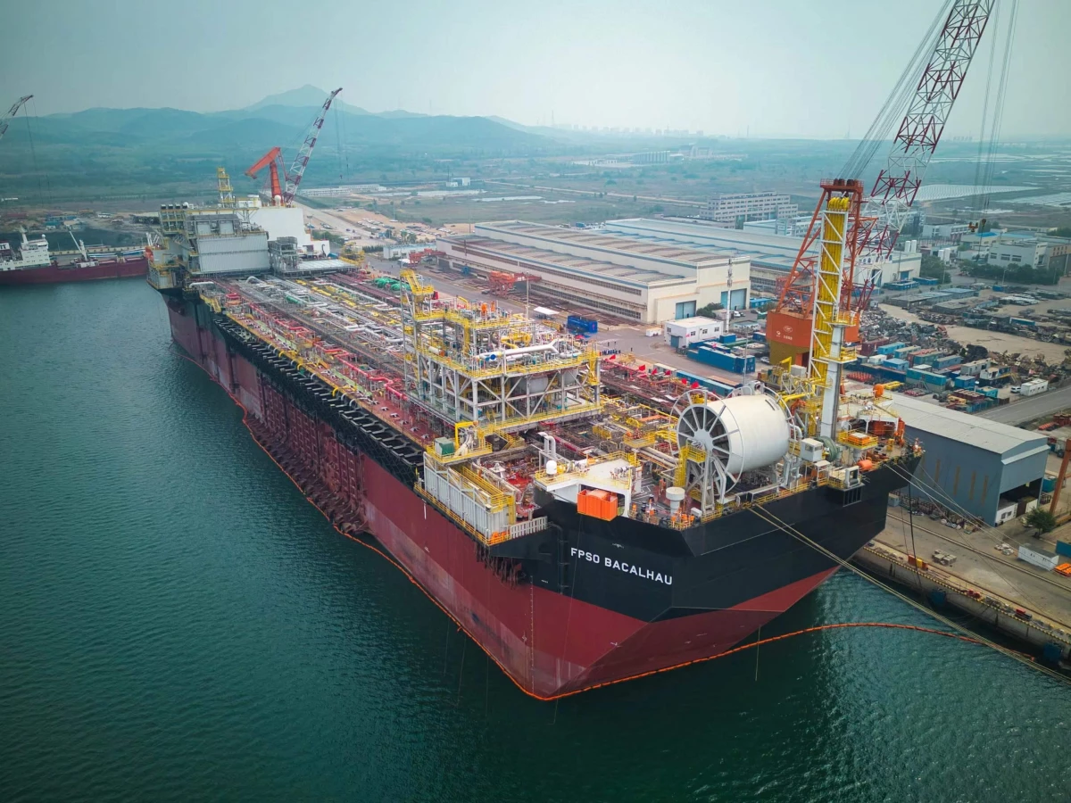 Çin\'de Büyük Açık Deniz Petrol Üretim Üssü Teslim Edildi