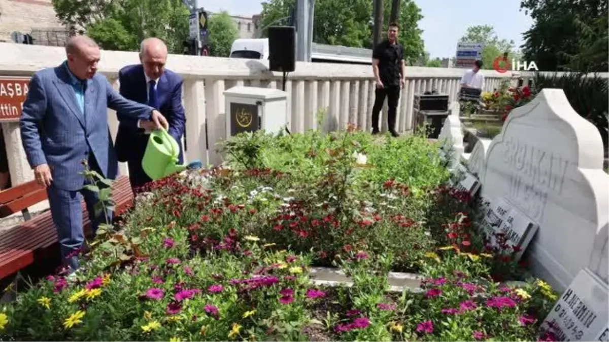 Cumhurbaşkanı Erdoğan, Necmettin Erbakan\'ın kabrini ziyaret etti