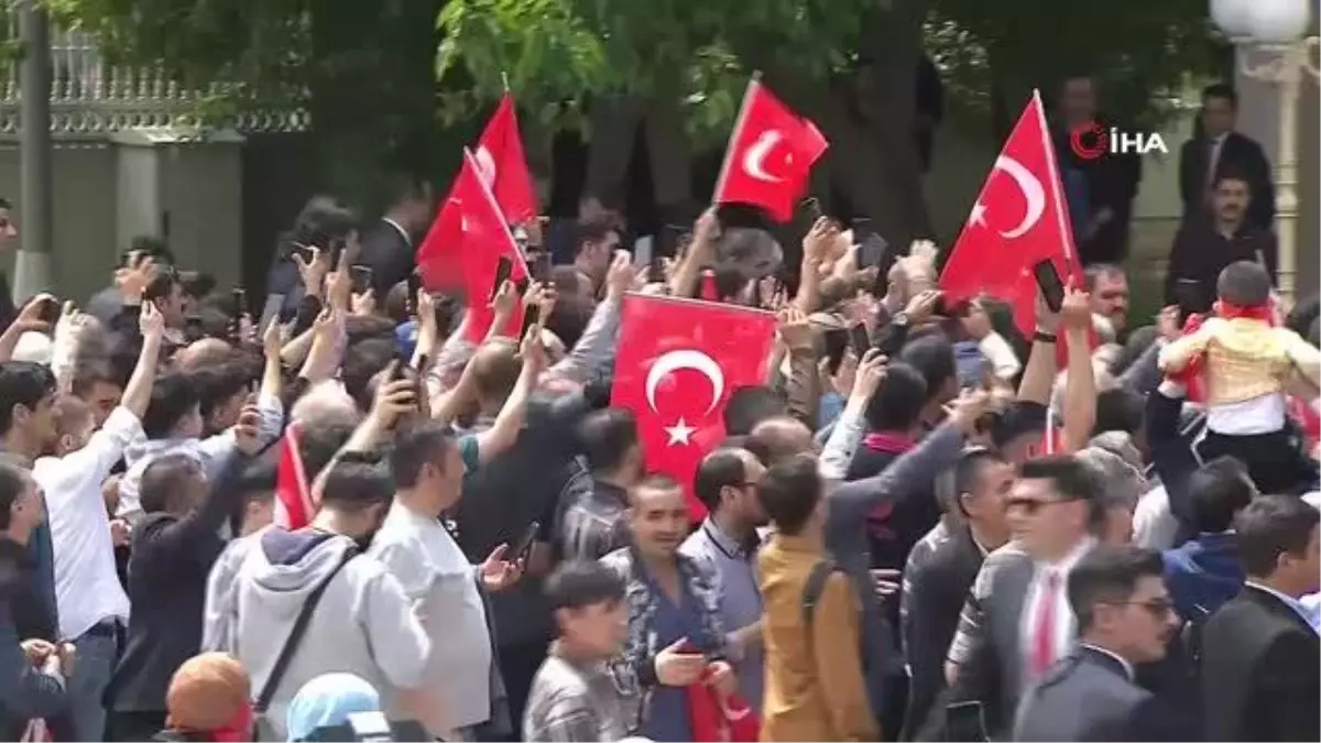 Cumhurbaşkanı Erdoğan Adnan Menderes\'in Anıt Mezarı\'nı Ziyaret Etti