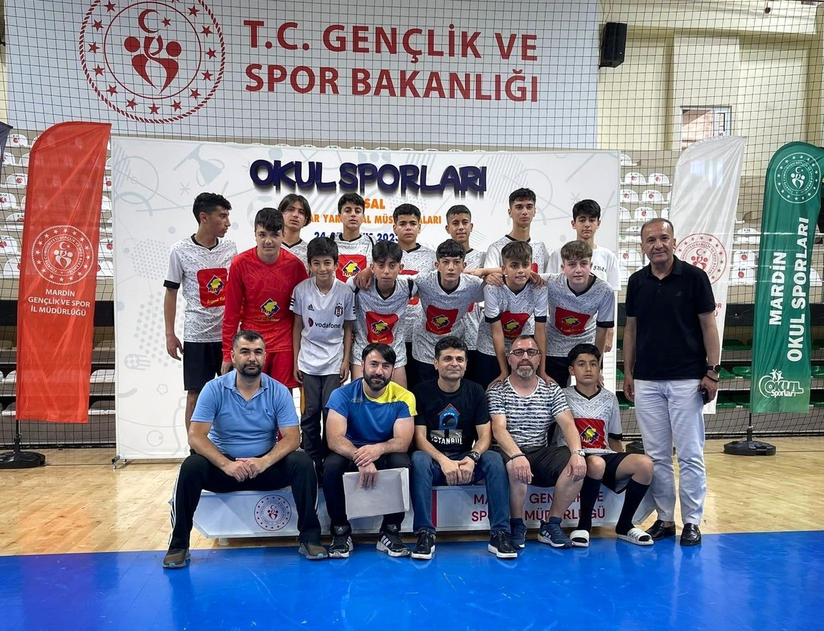 Ergani Cumhuriyet Ortaokulu Futsal Yıldız Takımı Şampiyon Oldu