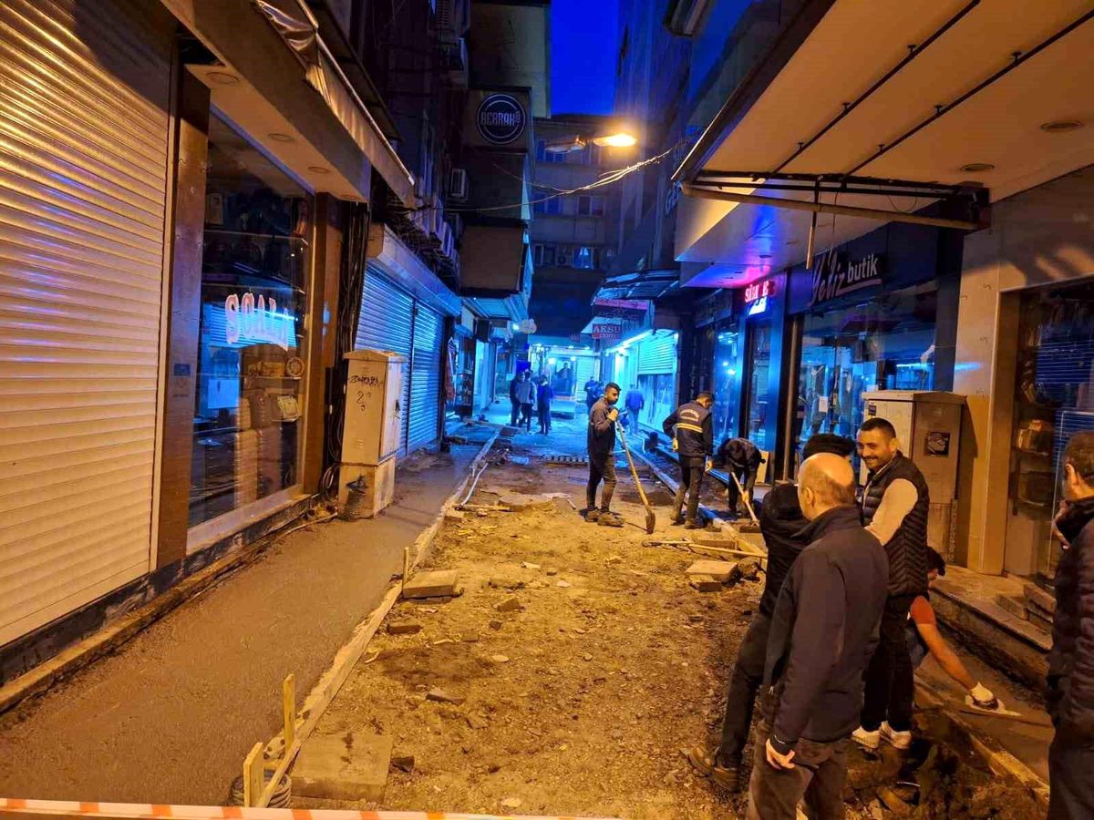 Fevzipaşa Sokak\'ta ilk beton döküldü