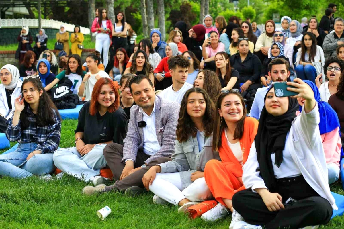 Uşak Belediyesi Genç Kuşak Topluluğu, Atapark\'ta açık hava buluşması düzenledi