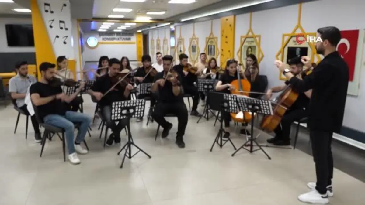 Gençler geleceğin sanatçıları olma yolunda ilerliyor