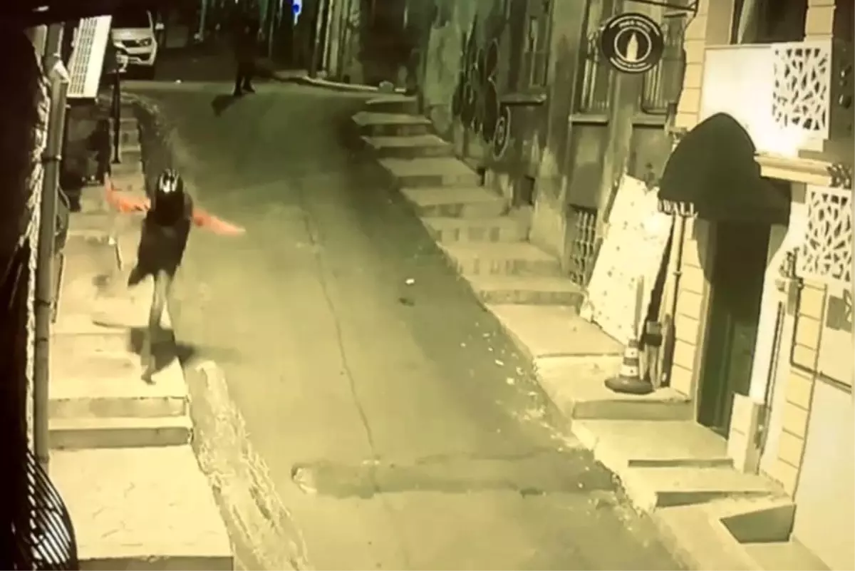 Beyoğlu\'nda motosikletli saldırı: 21 yaşındaki genç hayatını kaybetti