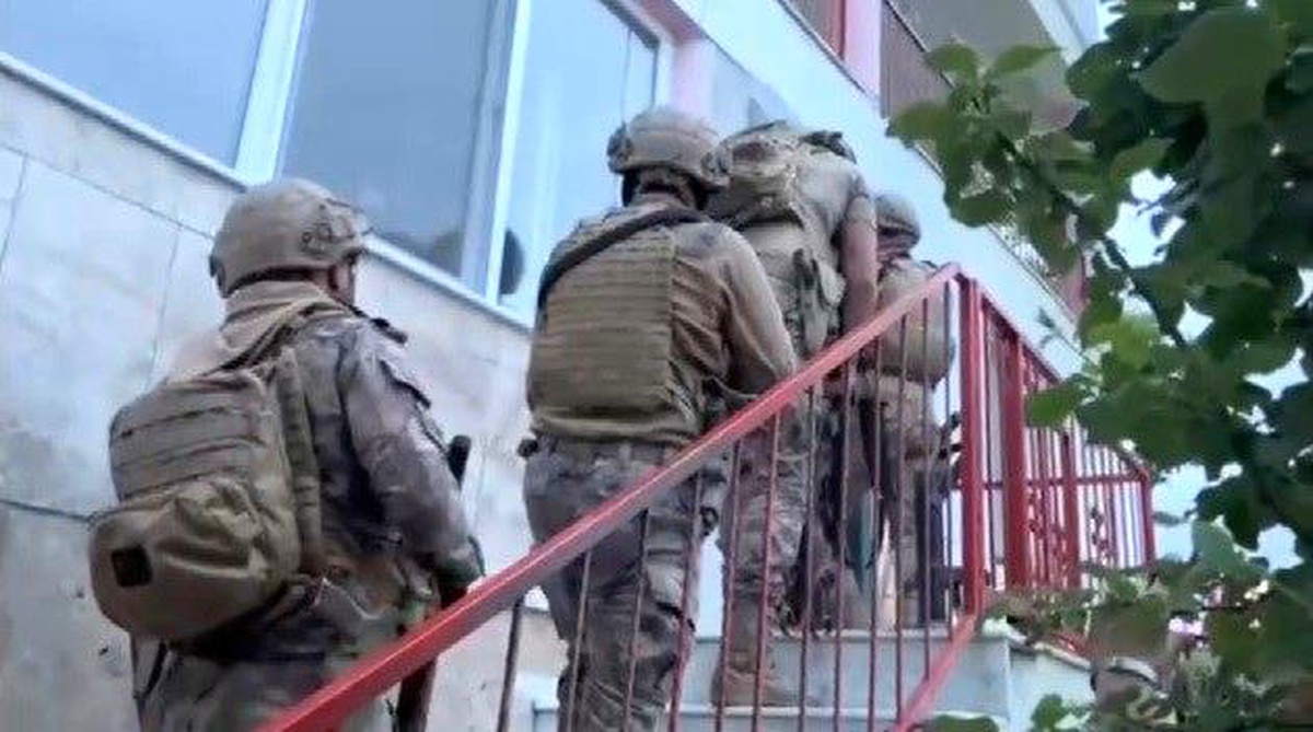 İzmir\'de uyuşturucu operasyonu: 65 gözaltı