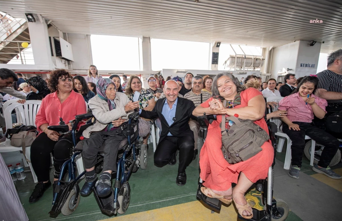 İzmir\'de Engelliler İçin Kubilay Arabalı Vapuru\'nda Etkinlik Düzenlendi