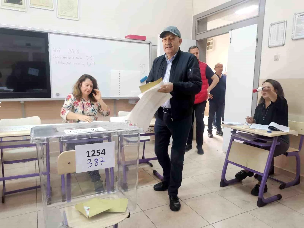 İzmir\'de Seçim Günü 15 Bin 749 Personel Görevde