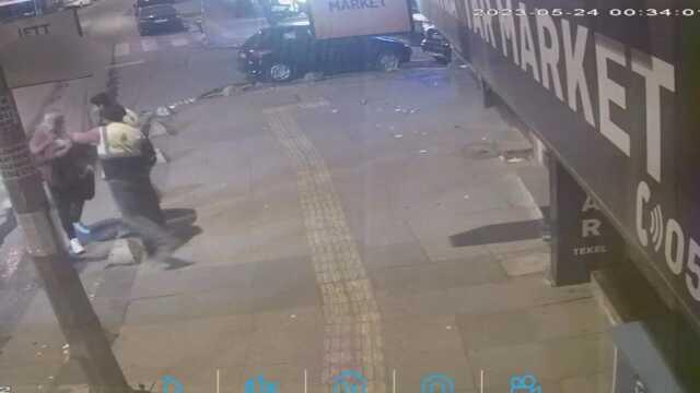 Kanalizasyon çalışması sırasında işçilerle esnaf arasında kavga Kanalizasyon çalışması sırasında işçilerle esnaf arasında kavga