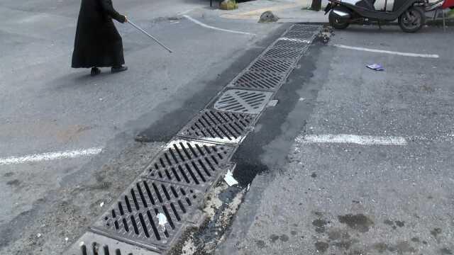 Kanalizasyon çalışması sırasında işçilerle esnaf arasında kavga Kanalizasyon çalışması sırasında işçilerle esnaf arasında kavga