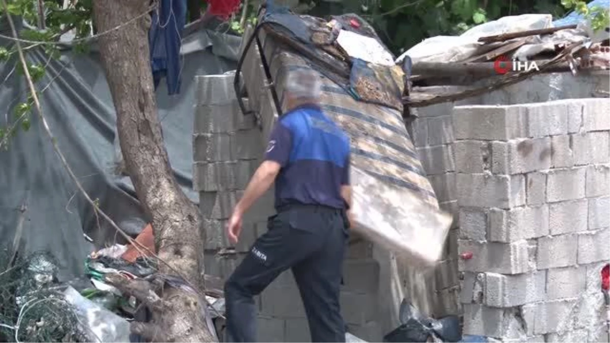 Antalya\'da Metruk Çöp Evi Yıkıldı