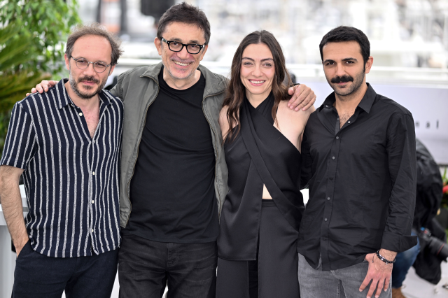 Merve Dizdar'a Cannes'ta ödül kazandıran Kuru Otlar Üstüne filmi neyi anlatıyor? İşte konusu
