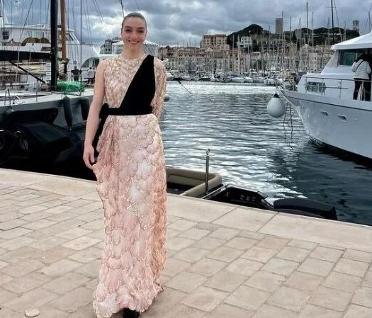 Merve Dizdar, Cannes Film Festivali'nde En İyi Kadın Oyuncu Ödülünü aldı