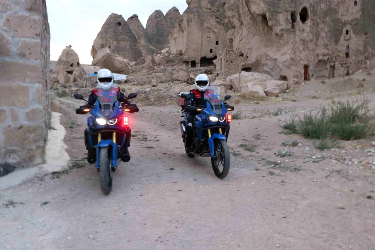 Aksaray\'da Motosikletli Jandarma Timleri Tarihi Mekanları Kontrol Ediyor