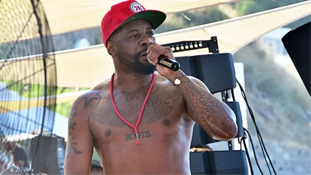 Nouma, 'Gece hayatını biraz' severim dedikten sonra kendisine cevap veren muhabiri herkesin içinde bozdu