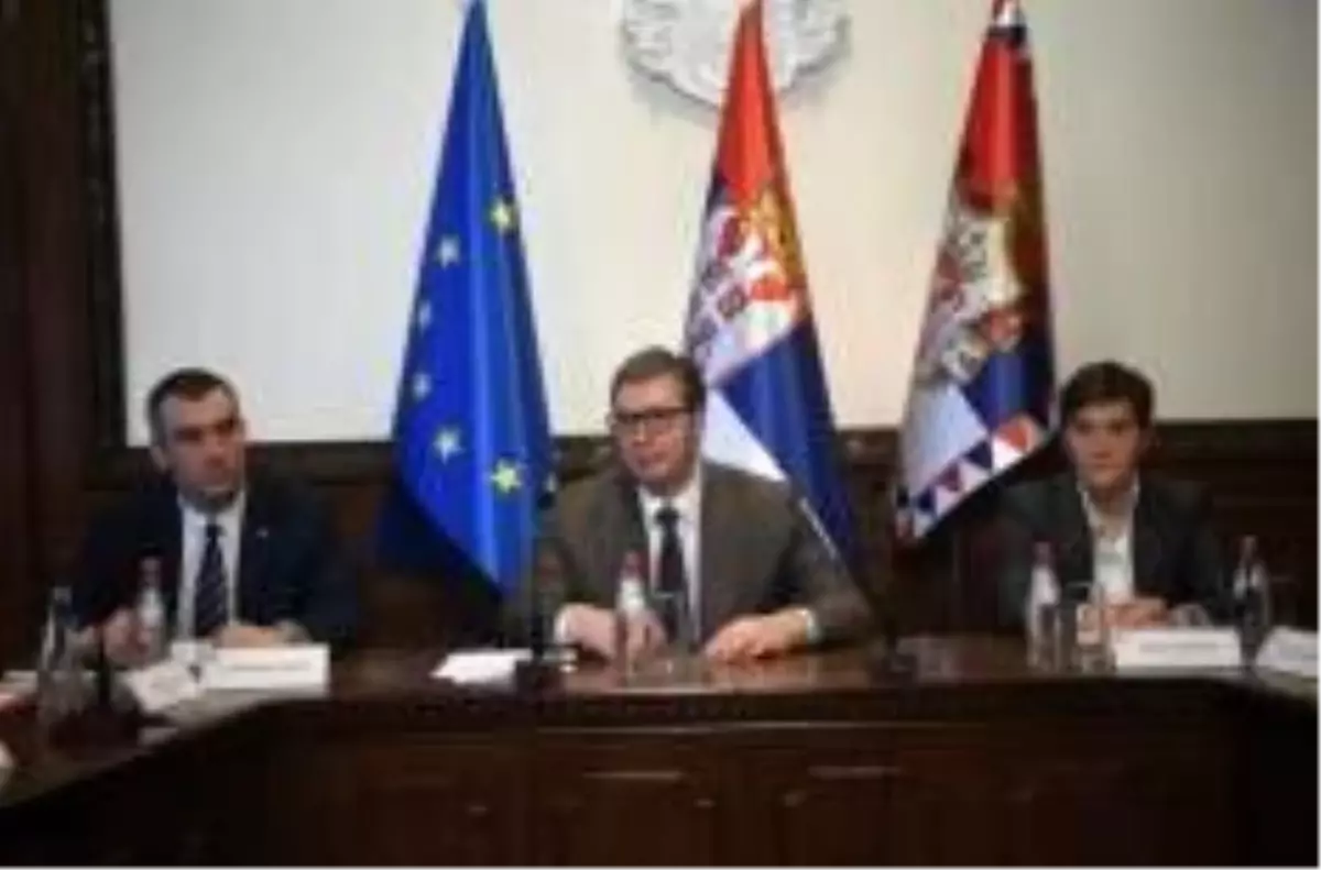 Sırbistan ordusu Kosova sınırı yakınlarında konuşlandı