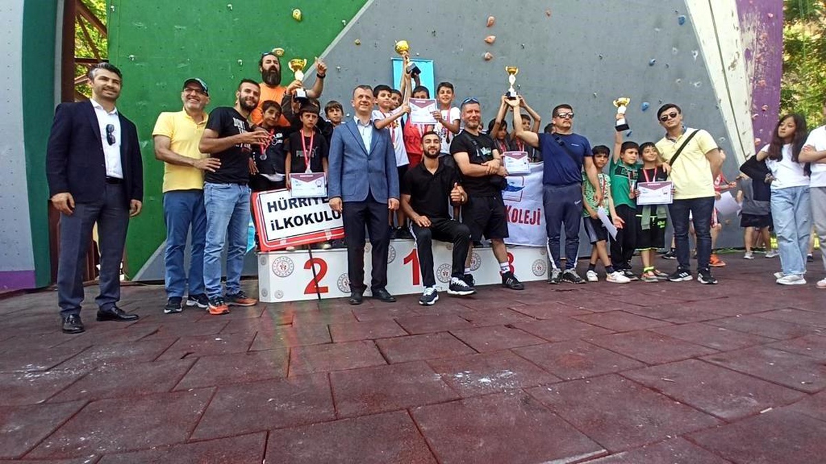 Diyarbakır Molla Gürani İlkokulu, Spor Tırmanış Minikler Türkiye Şampiyonası\'nda takım halinde şampiyon oldu