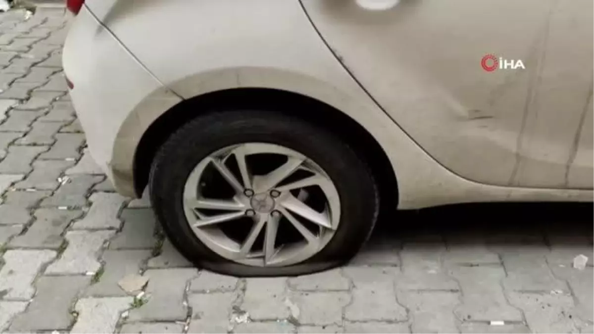 Sultangazi\'de gece vakti 10 aracın lastikleri kesildi