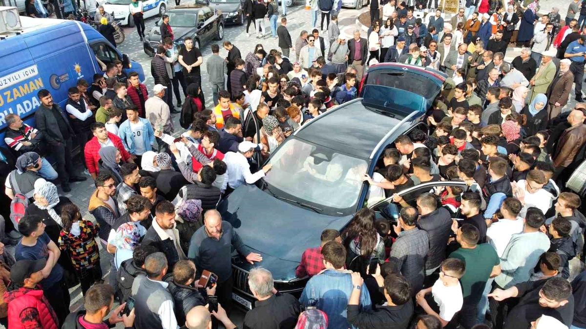 Türkiye\'nin yerli otomobili Togg, Bolvadin\'de görücüye çıktı